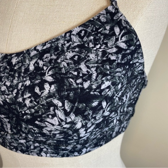Lululemon - Black/gray pattern sports bra - Size 2 - Picture 5 of 6